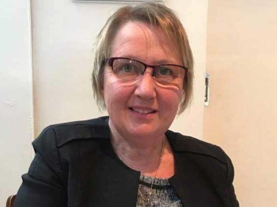 Dr Anne Knight
