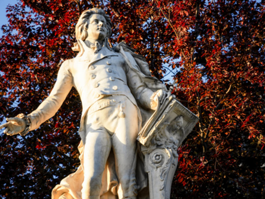 statue of Mozart