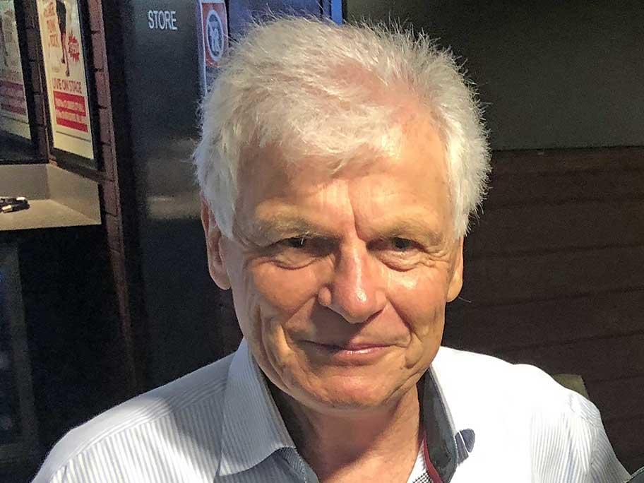 Dr Andrew Binns