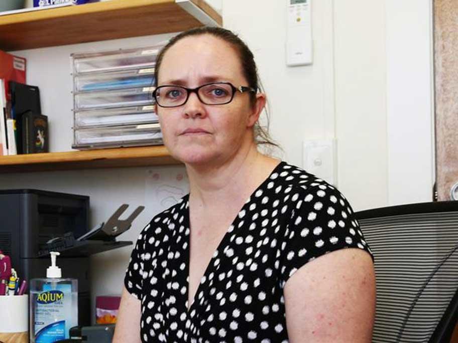 Dr Aileen Traves