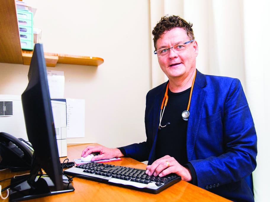 Dr Bruce Willett