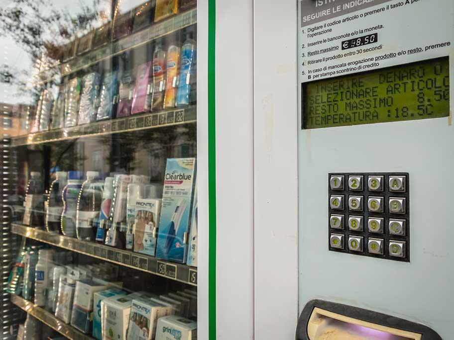 Pharmacy dispensing machine