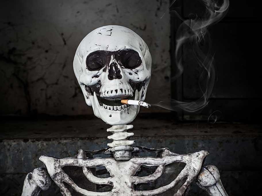 Smoking skeleton