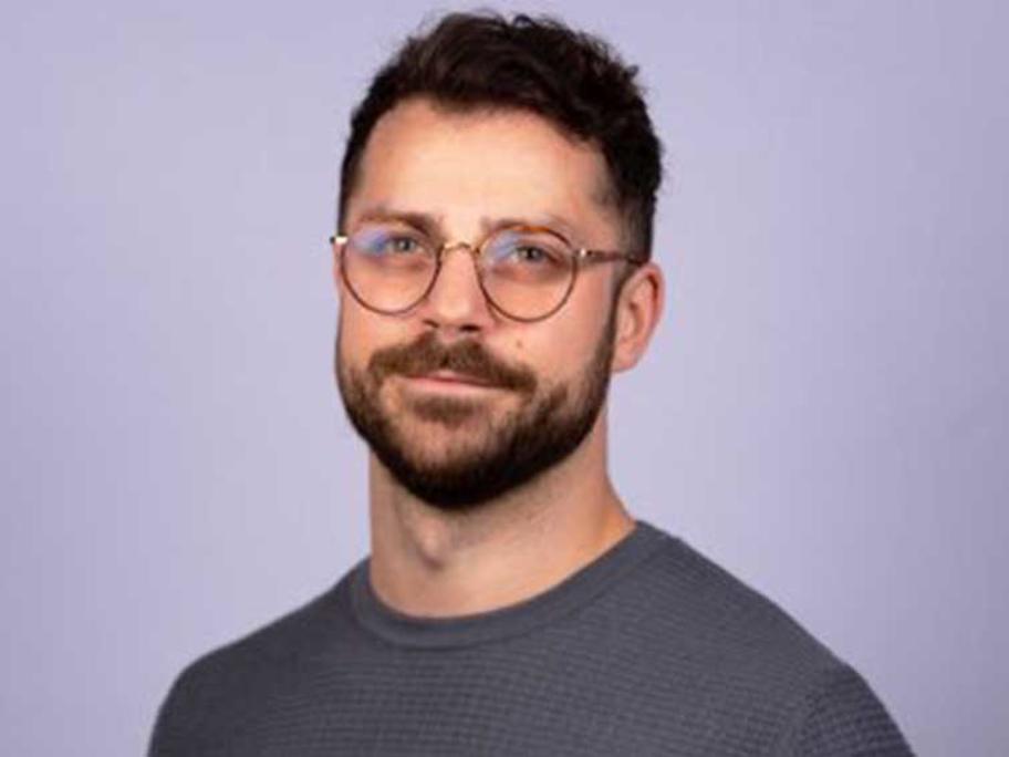Dr Simon Tavabie