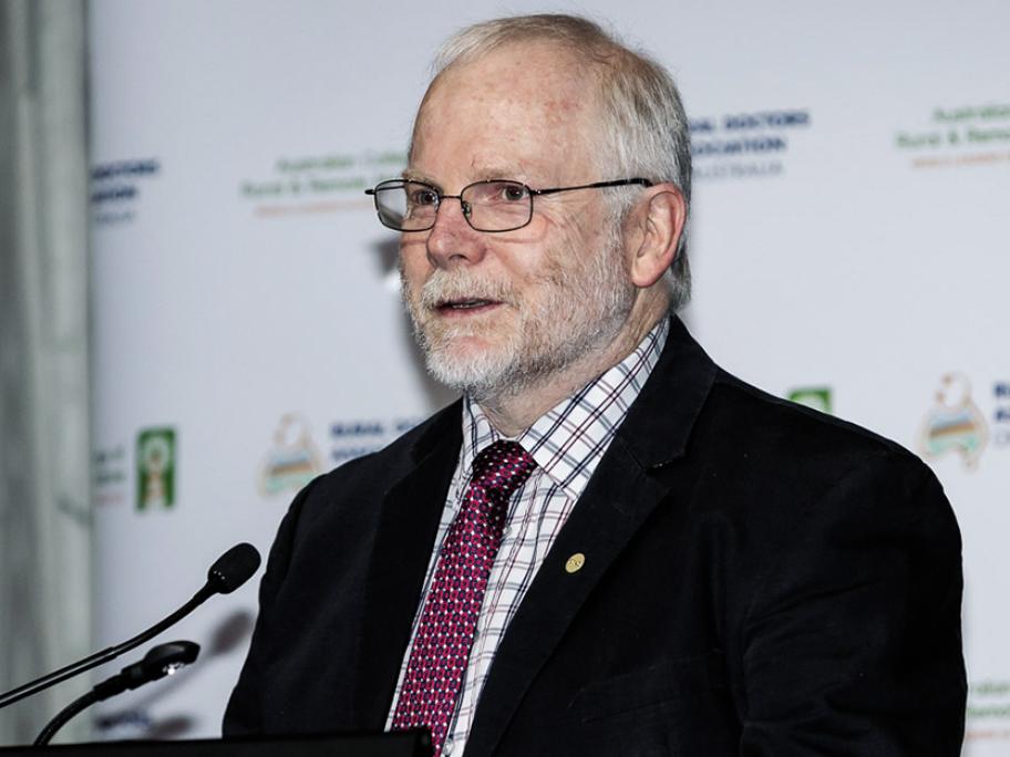 Dr Ewen McPhee