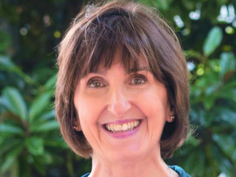 Associate Professor Lisa Lampe.
