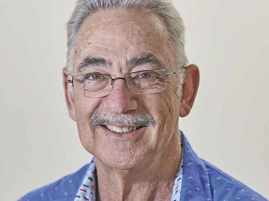 Dr Alan Leeb.