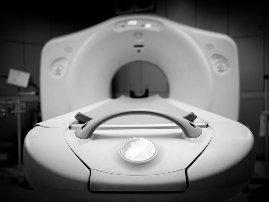Balck and white image of MRI scanner