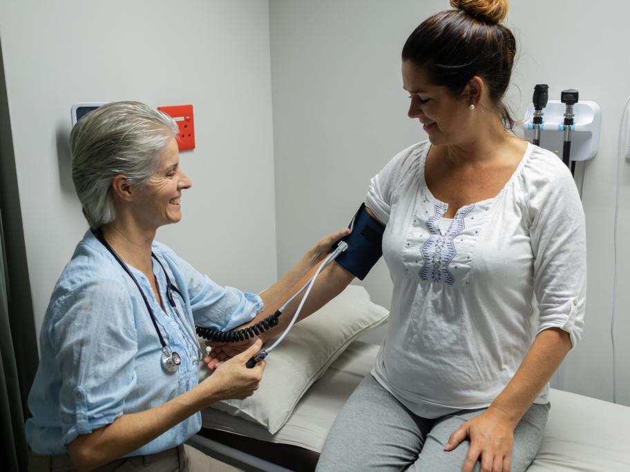 checking pregnant woman's BP