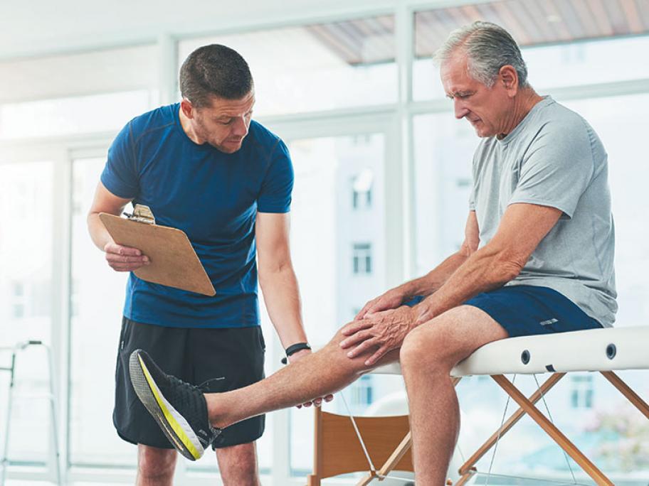 Knee pain physiotherapist rehab