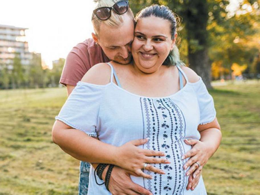 pregnant couple