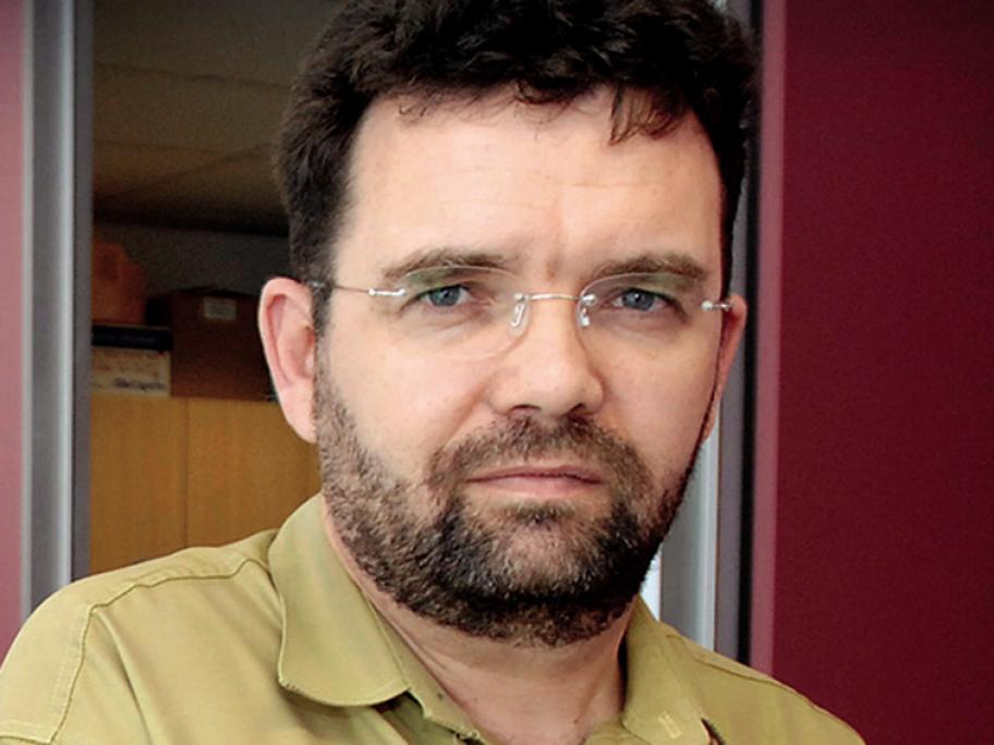 Dr Thinus van Rensburg