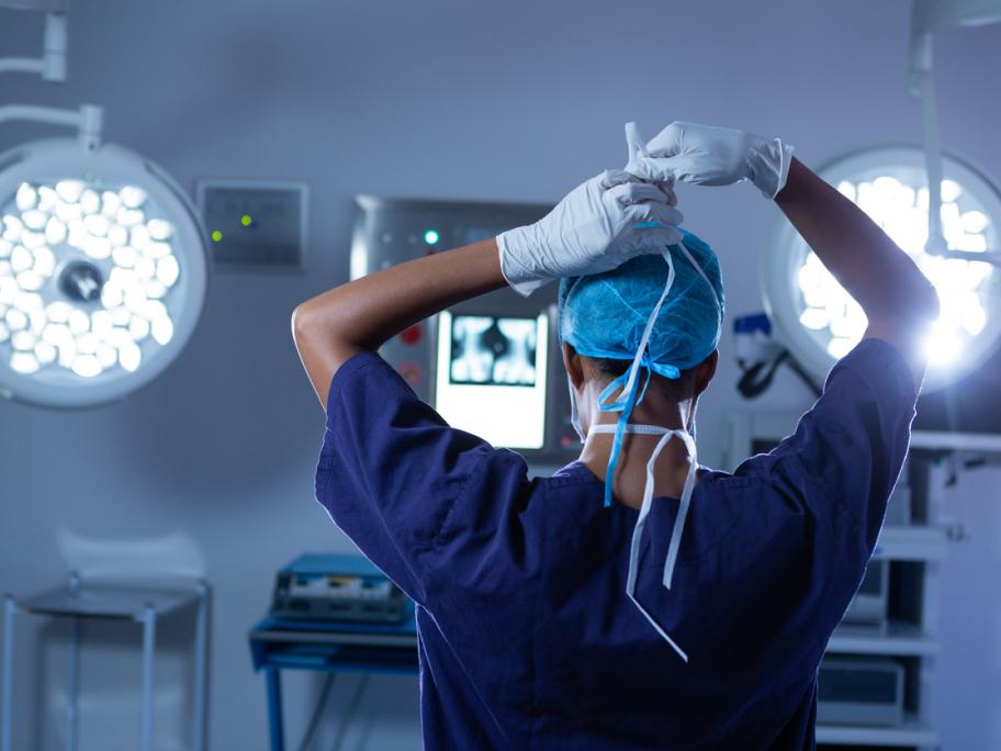 Female surgeon in opeating theatre