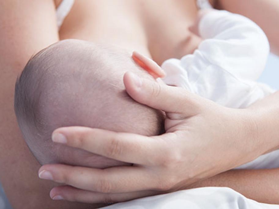breastfeeding mum