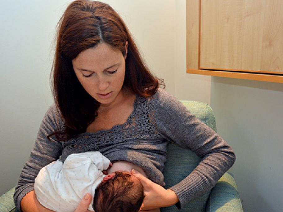 Breastfeeding_Newborn_Baby