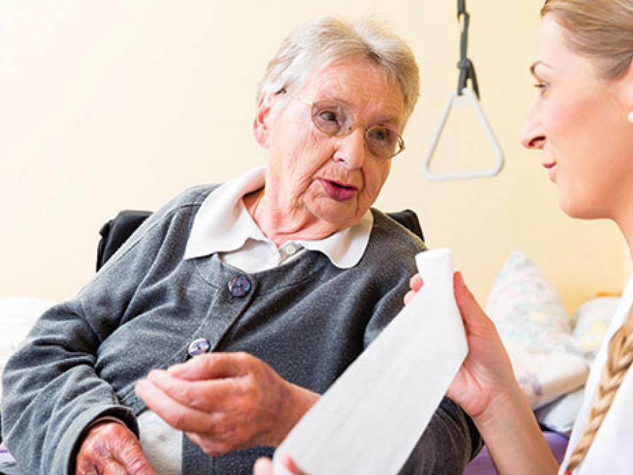 Wound_Bandage_Senior_Woman
