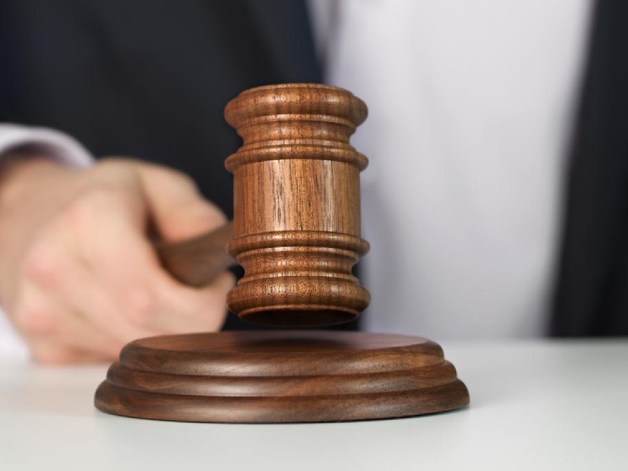 Court finds Health Minister erred by allowing pharmacy to open
